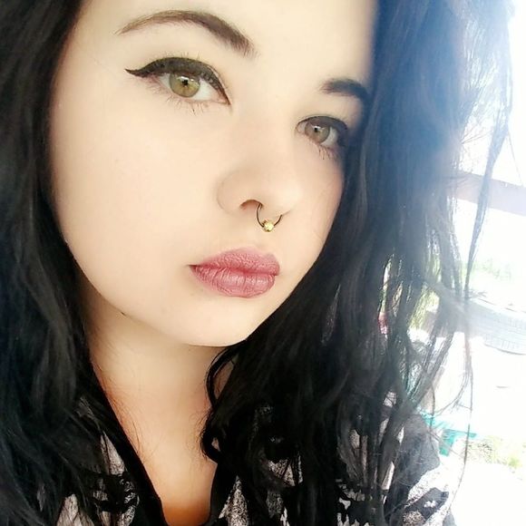 Meet your Posher, Jade - Picture 1 of 1